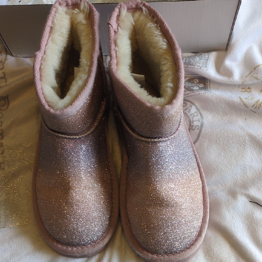 Dream Pairs Pink Ankle Boots with Shimmery Finish - Picture 6 of 7